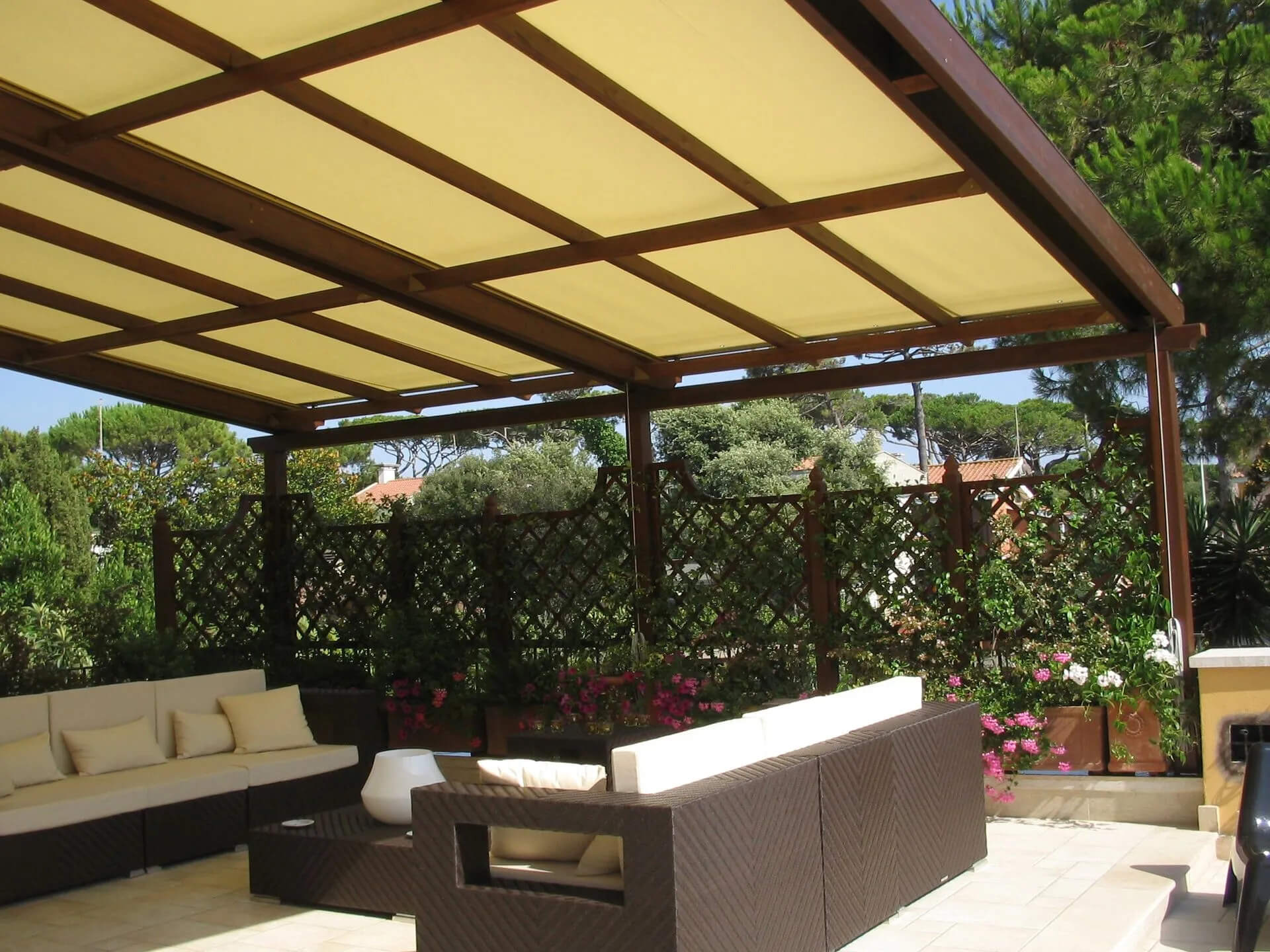 Pergole in legno per terrazzi